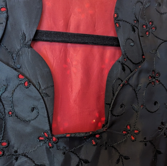1950s gorgeous black and red taffeta scalloped dress - Picture 7 of 9
